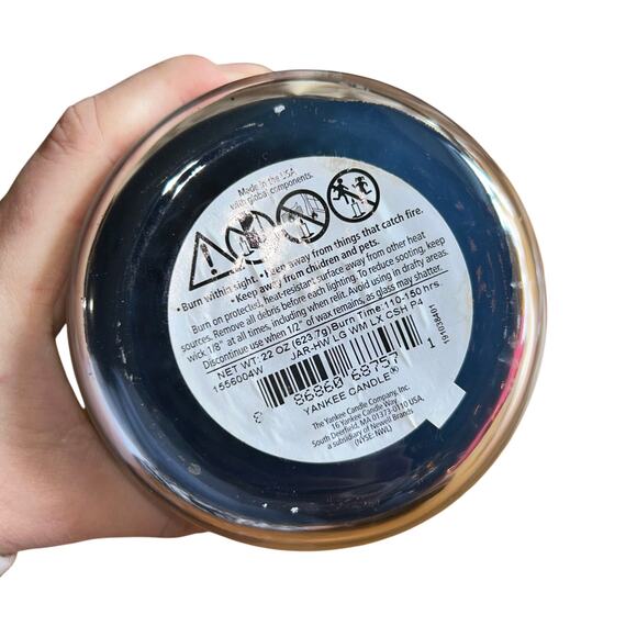 New Yankee Candle 22 oz Warm Luxe Cashmere Jar Candle - Picture 3 of 4